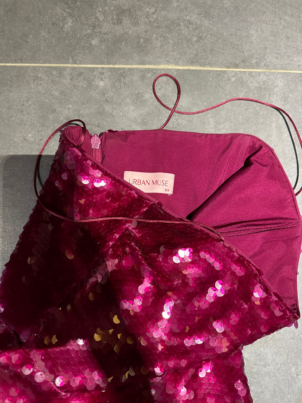 Urban Muse bordo uzun elbise