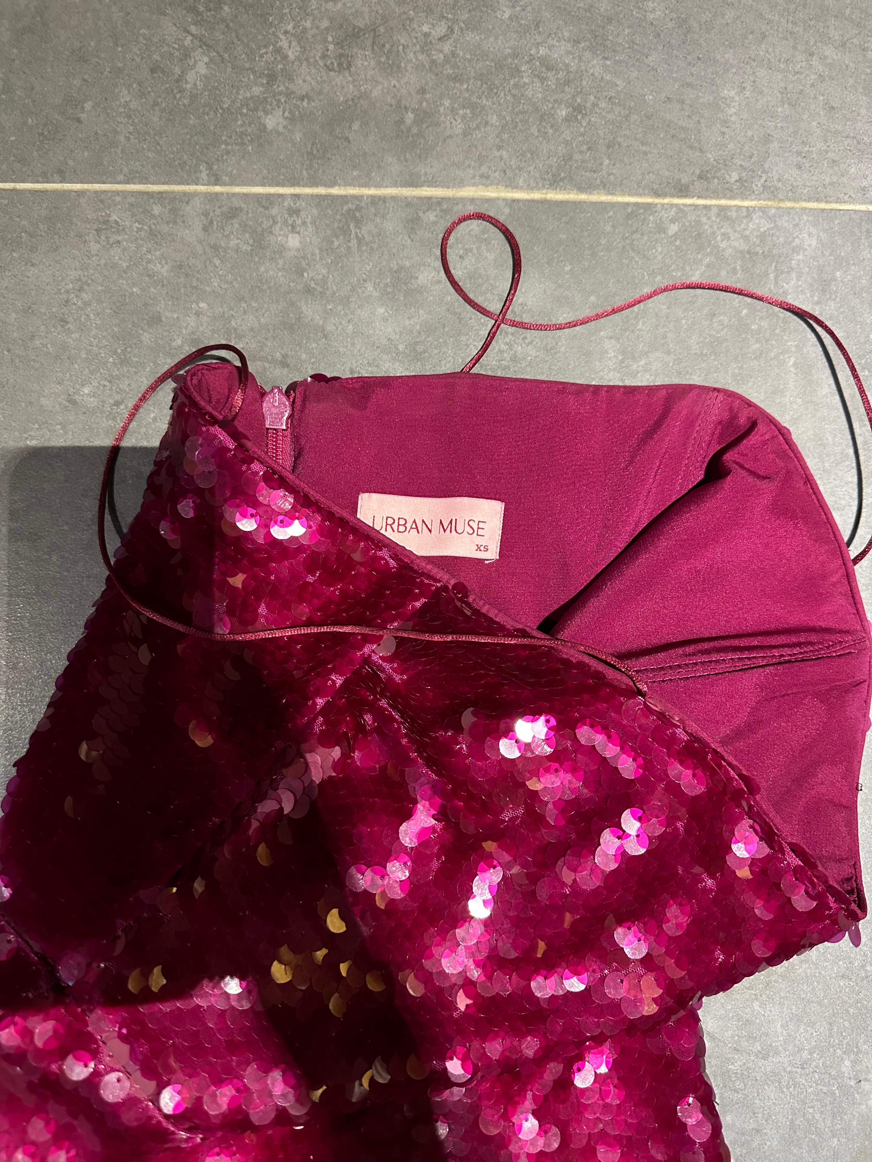 Urban Muse bordo uzun elbise