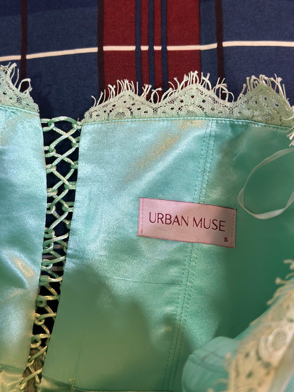 Urban Muse su yeşili şifon elbise