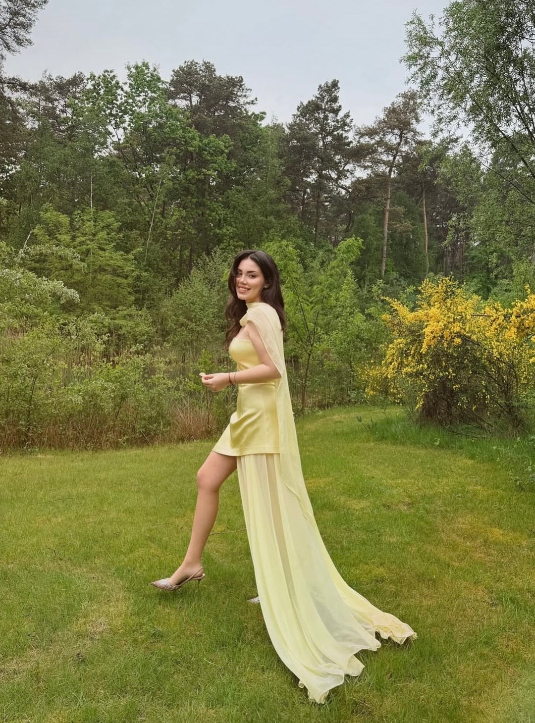 OPULENCE SARI UZUN ELBİSE